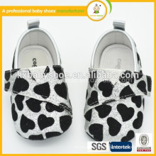 Zapatos lindos del bebé de la alta calidad al por mayor del brillo hermoso del niño